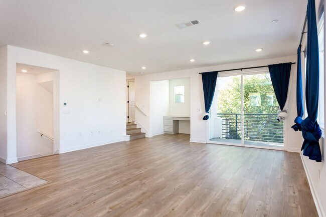 Building Photo - Contemporary Living in the Heart of Millenia