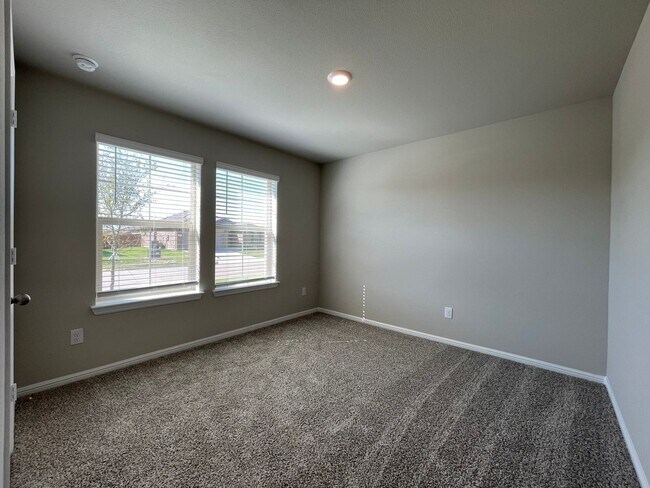 Building Photo - AVAILABLE NOW 4 BEDROOM 2 BATH NEW CONSTRU...