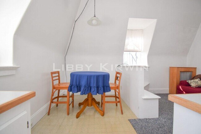 eating area - 6 Sunnyside Pl