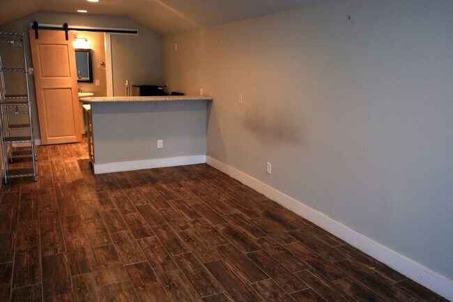 Building Photo - Awesome Home w/ 1/1 Studio Flex Space Just Half Block from Thomas Park!