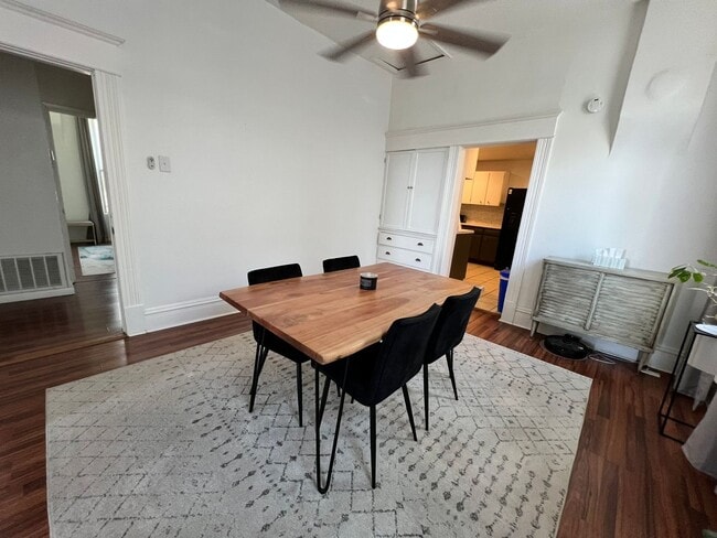 Building Photo - Charming Furnished Home - Short & Long Term Leasing