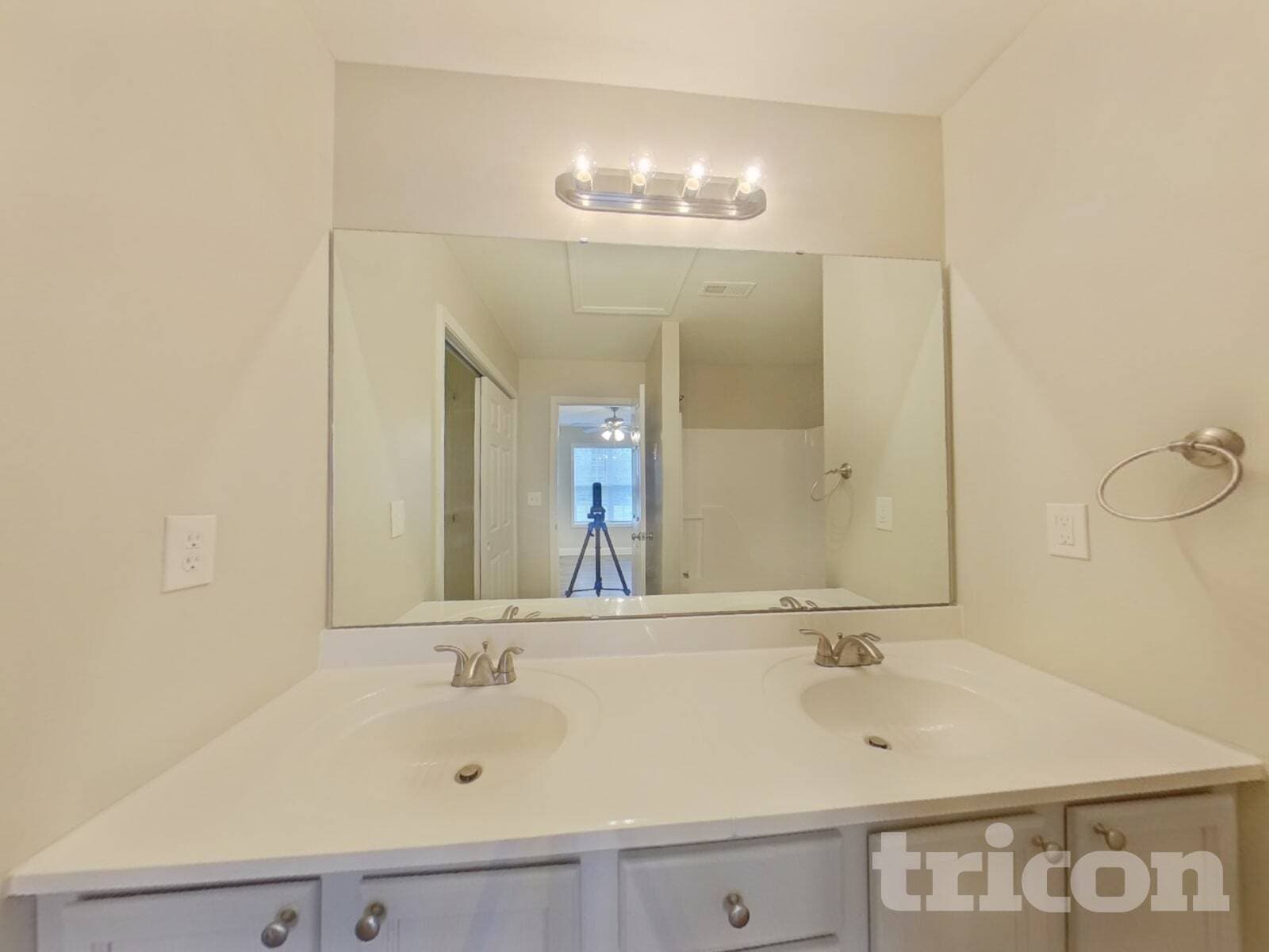 Building Photo - 821 Gore St