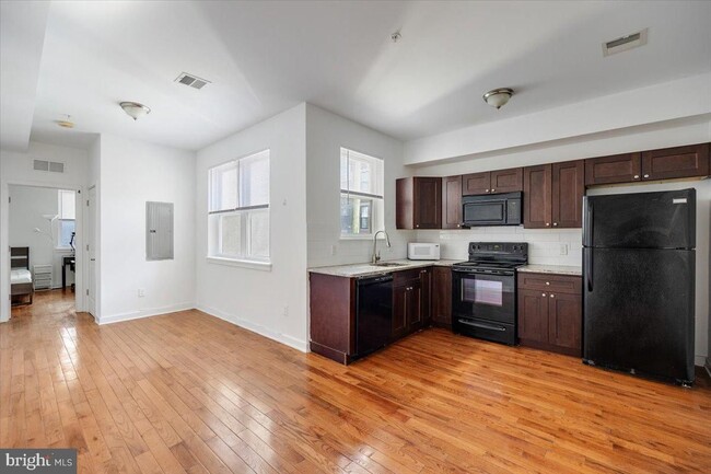 Building Photo - 1322 N 15th St