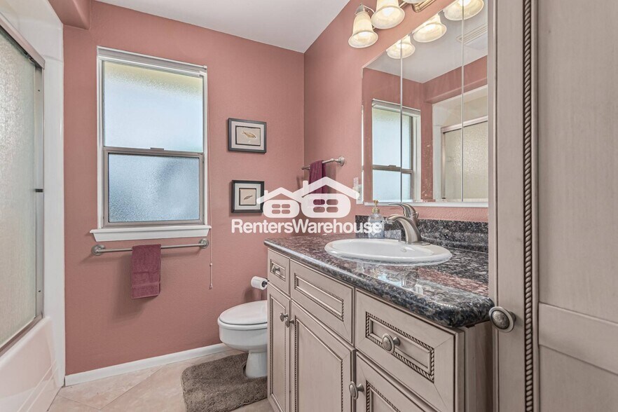 Building Photo - 16030 N Nicklaus Ln