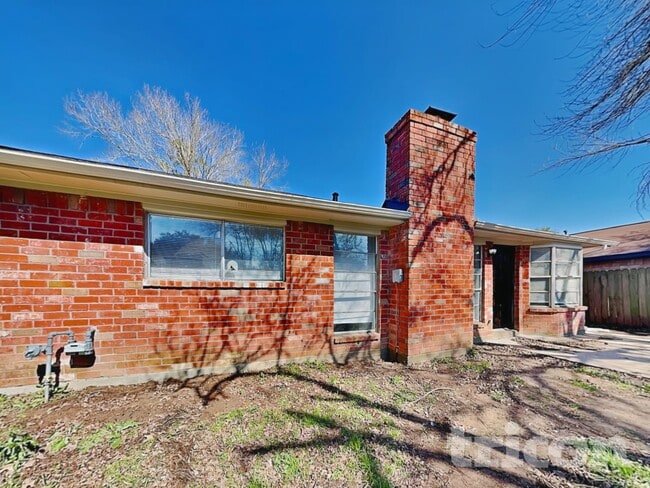 Building Photo - 2014 Briar Ridge Dr