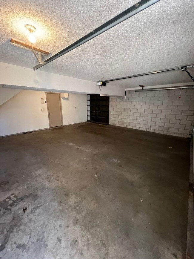 Building Photo - 2072 Bradley St