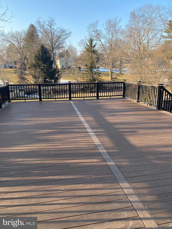 Building Photo - 1104 Dunvegan Rd