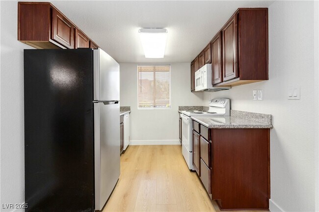 Building Photo - 5060 Indian River Dr