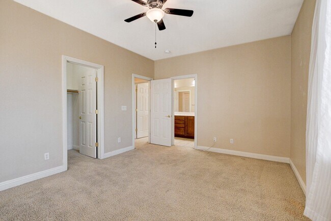 Building Photo - Spacious 5-Bedroom, 2 Story Pool Home in G...
