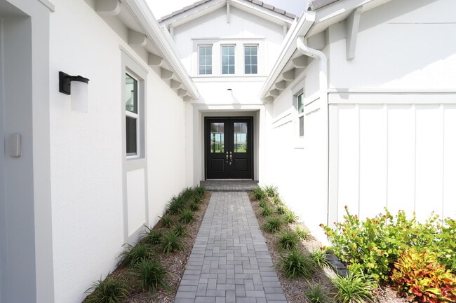 Building Photo - 15192 Wildwood Cir