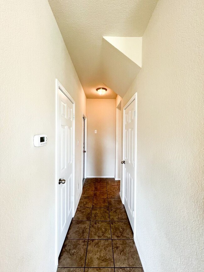 Building Photo - Available NOW!!!! This gorgeous home is located in The Landing Subdivision in Killeen. This home ...