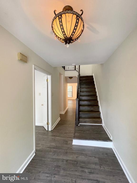 Building Photo - 204 Weatherstone Dr