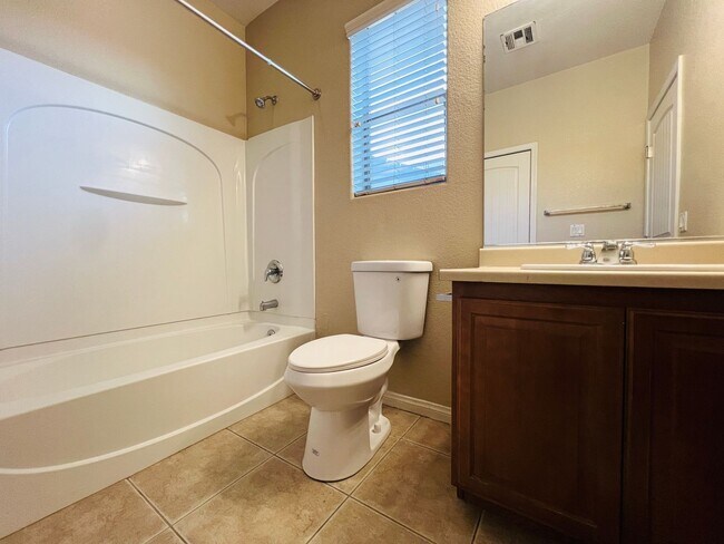 Building Photo - Beautiful 3-Bedroom Single Story Home in N...