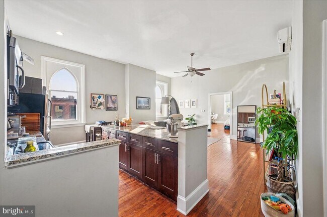 Building Photo - 265 S 22nd St