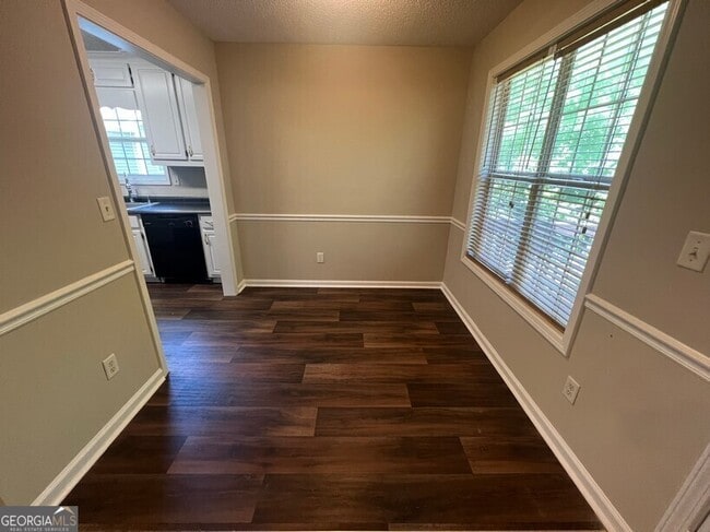 Building Photo - 1157 Chateau Terrace