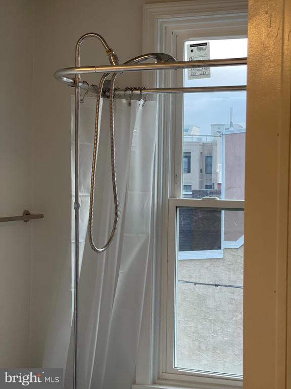 Building Photo - 613 S 8th St