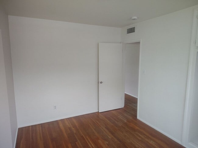 Building Photo - 3 Bedroom 1 Bathroom Home in Benton Park Available!