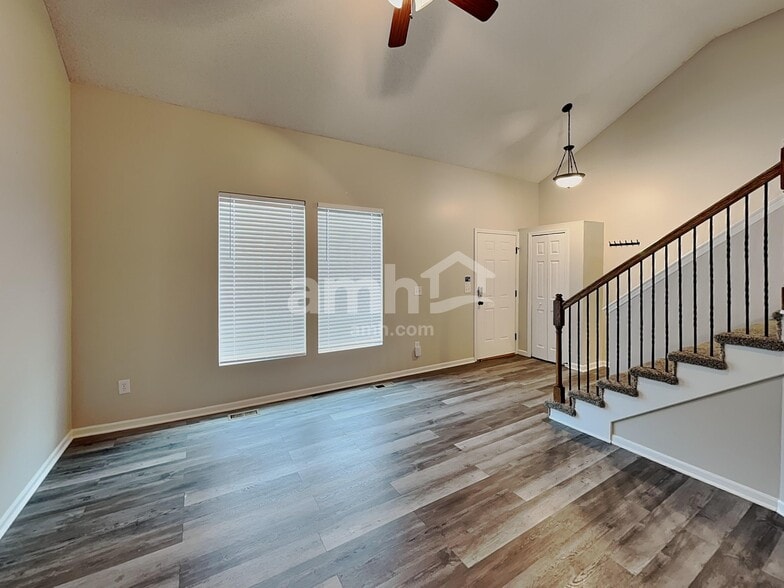 Building Photo - 643 E Apache St