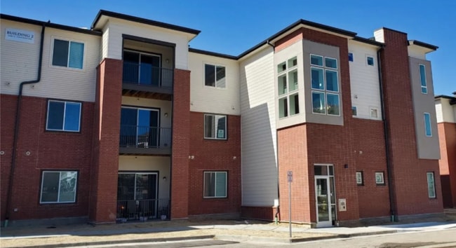 Building Photo - Large 2 Bedroom Condo with Patio!