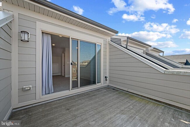 Building Photo - 148 Stowe Dr
