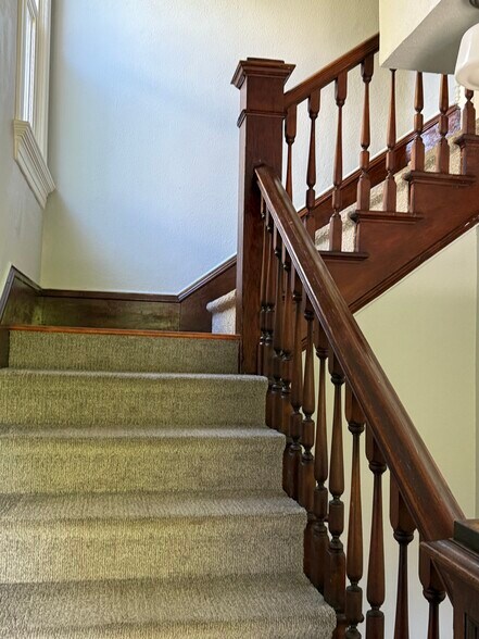 Building Photo - 1422 SE 34th Ave