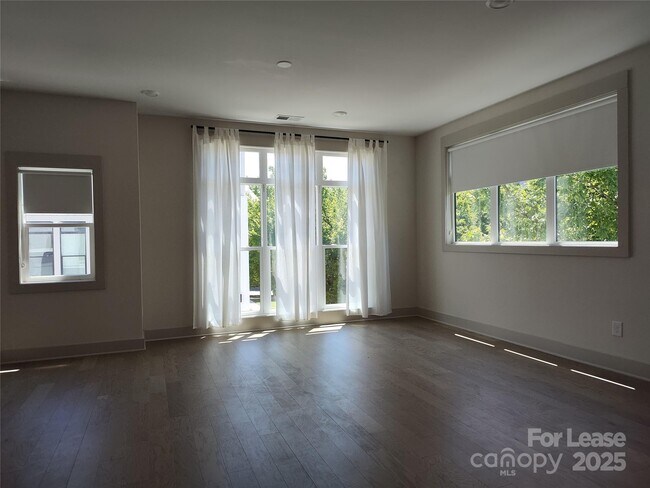 Building Photo - 1037 Wesley Terrace Ave