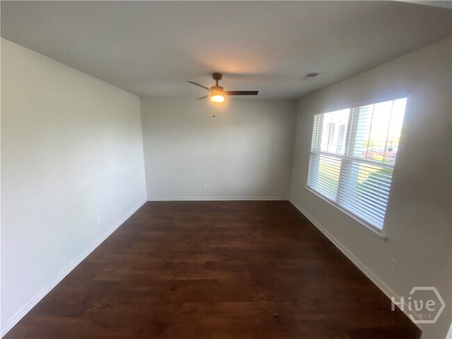Building Photo - 654 Hogan Dr
