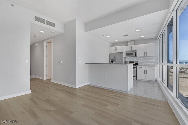 Building Photo - 4525 Dean Martin Dr