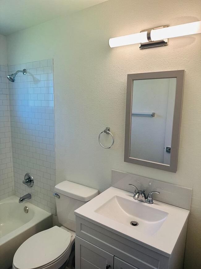 Building Photo - Charming and Newly Renovated One Level Home