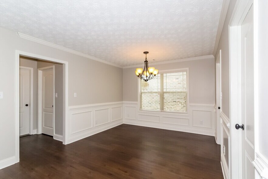 Building Photo - 117 Daisy Cir