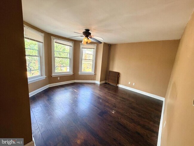 Building Photo - 400 W 3rd St