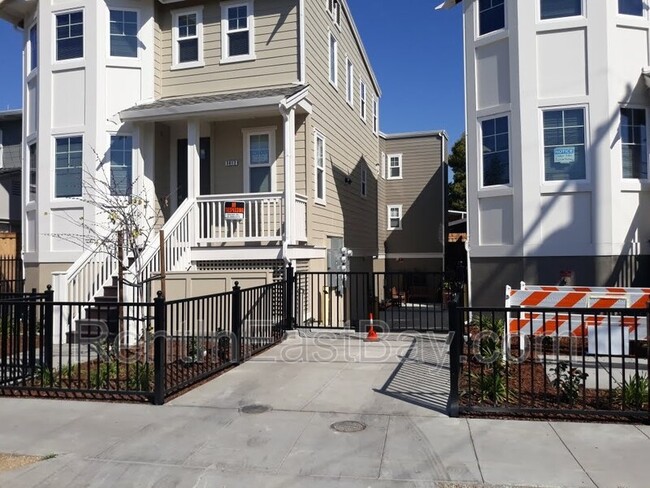 Building Photo - 3618 Brookdale Ave