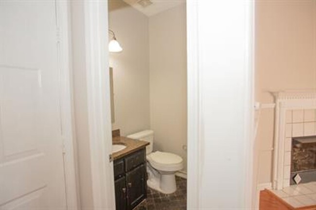 Building Photo - Beautiful 3-Bedroom Home in Cordova-Modern...