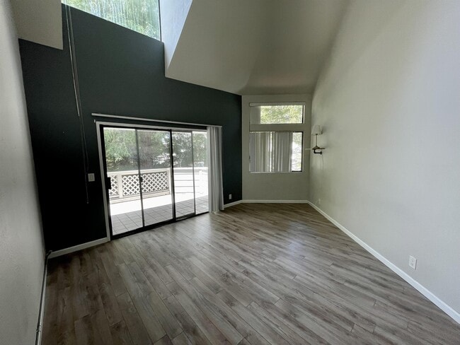 Building Photo - 2601 Willowbrook Ln