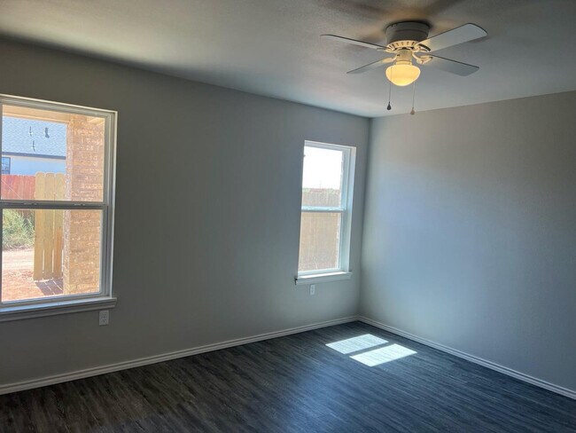 Building Photo - 7441 4th St