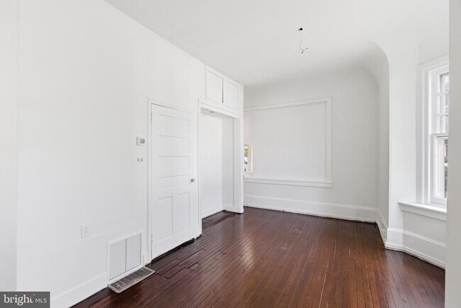 Building Photo - 5939 Drexel Rd