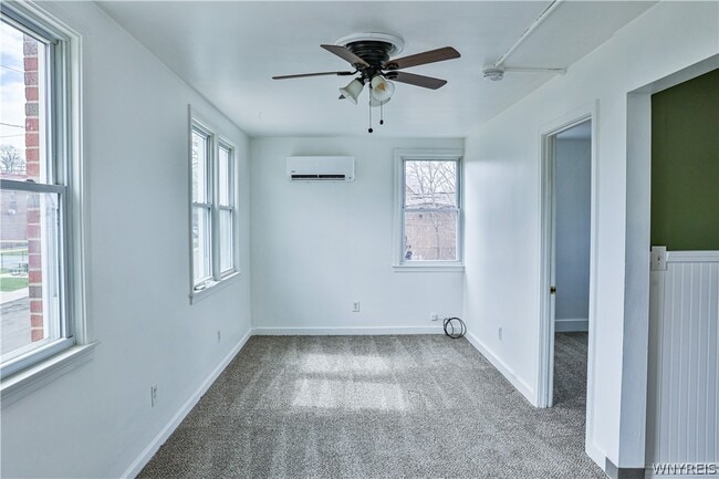 Building Photo - 21 Center St