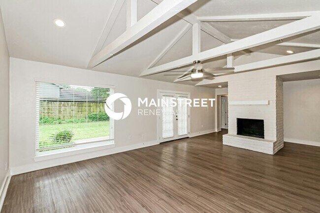 Building Photo - 3 Bedroom Pet-Friendly Home in Houston, TX with Main Street Renewal