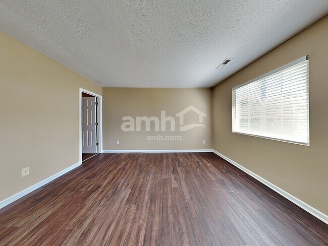 Building Photo - 836 Stockport Way