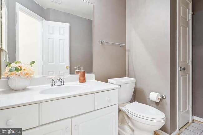 Building Photo - 2557 James Monroe Cir