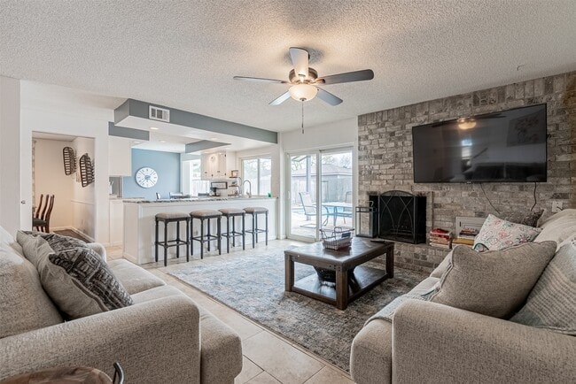 Building Photo - 12123 Monticeto Ln