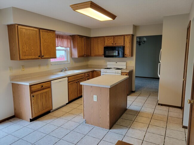 Building Photo - 2843 Minuteman Ct