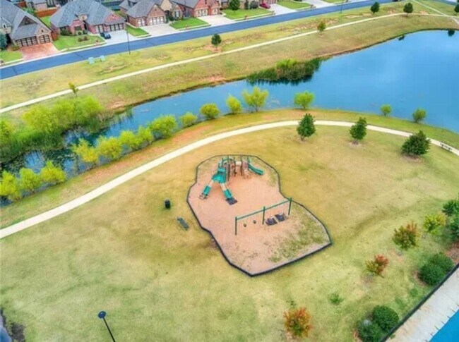 Building Photo - 3 bed plus office, Neighborhood amenities include a neighborhood pond, Pool and playground!