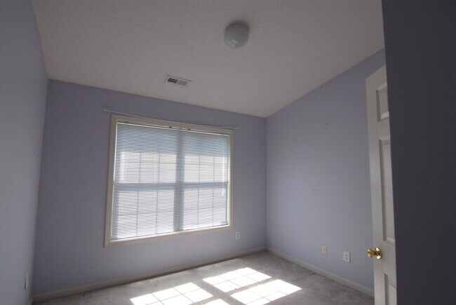 Building Photo - 800 Remount Ct