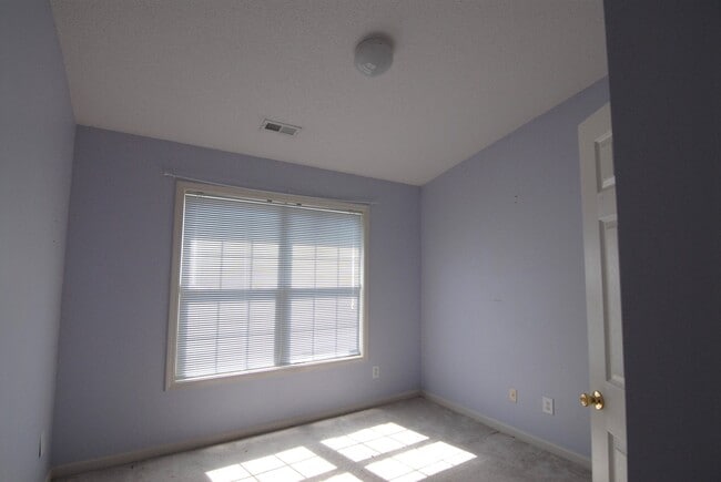 Building Photo - Charming 3 bedroom 2 bath Townhouse w/ fenced in yard located off Guilford College Road!