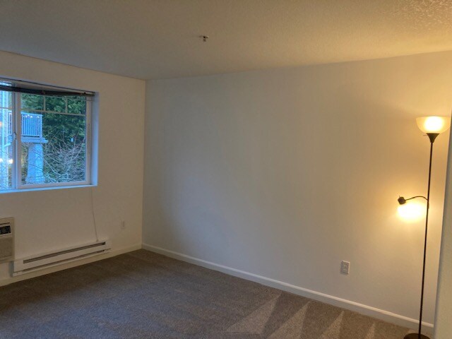 Building Photo - 14735 SW Sandhill Loop