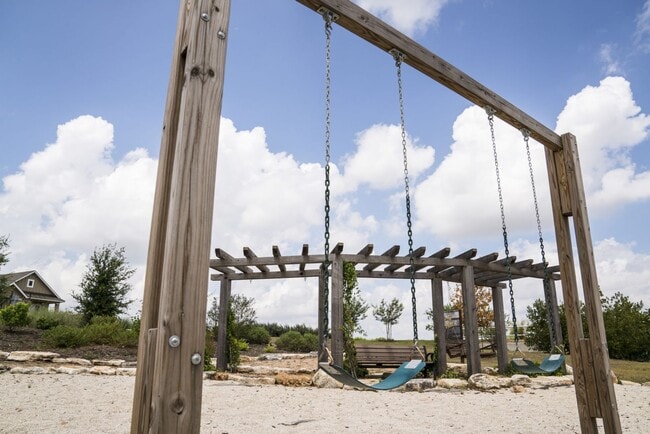 Building Photo - Bright & Airy Home on Curling Post