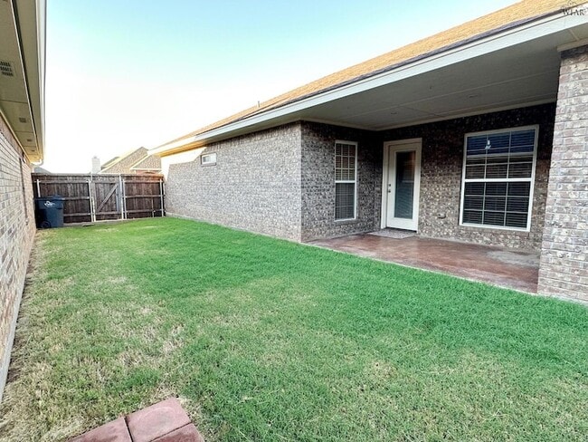 Building Photo - 6018 Oakmont Dr