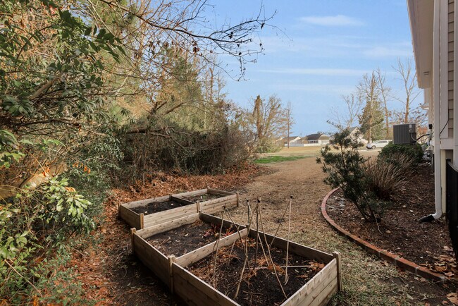 Building Photo - 137 Shoreview Dr