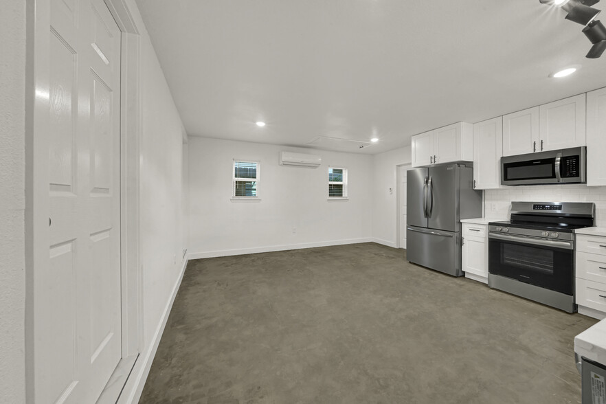 Living Area - 1518 Dorothy St